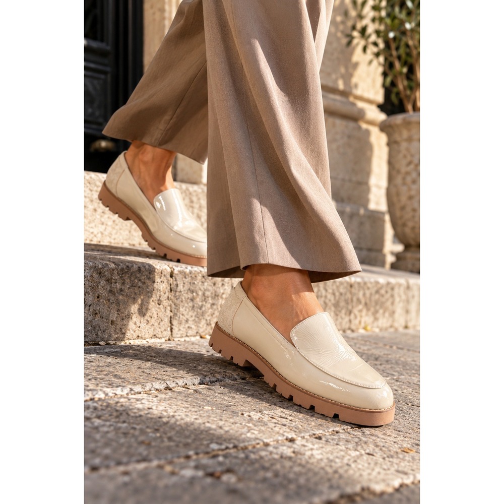 Vionic Kensley Patent Leather Suede Chunky Lug Sole Loafers Ivory Cream 9